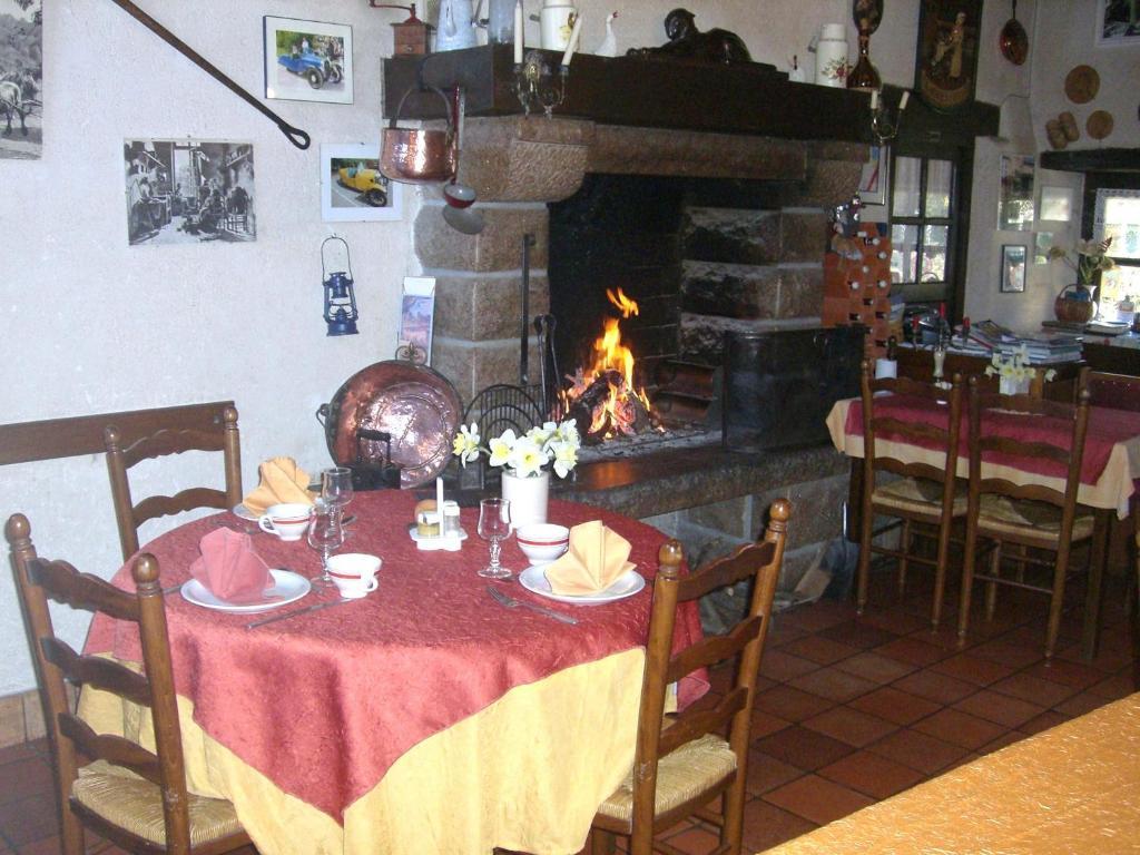 Gites De La Ferme Auberge De Mesauboin Billé Exterior foto